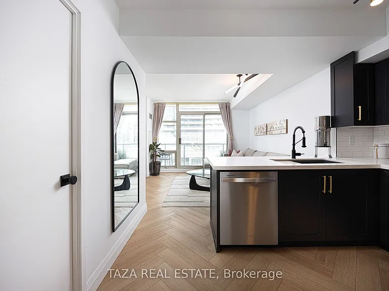10 Navy Wharf Ct #1705 — Photo 4