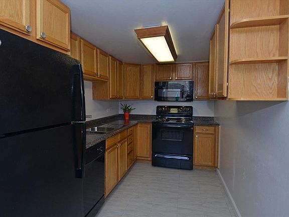 5th image of 1366 N Garfield St APT 302