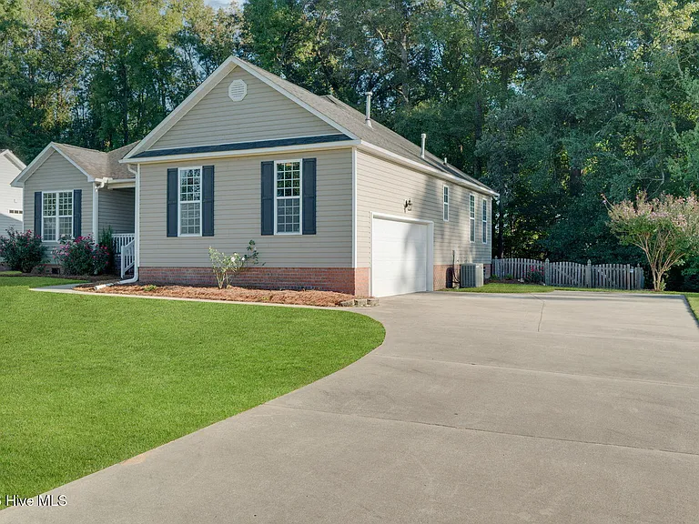 Elizabeth Edwards Ct — Photo 2
