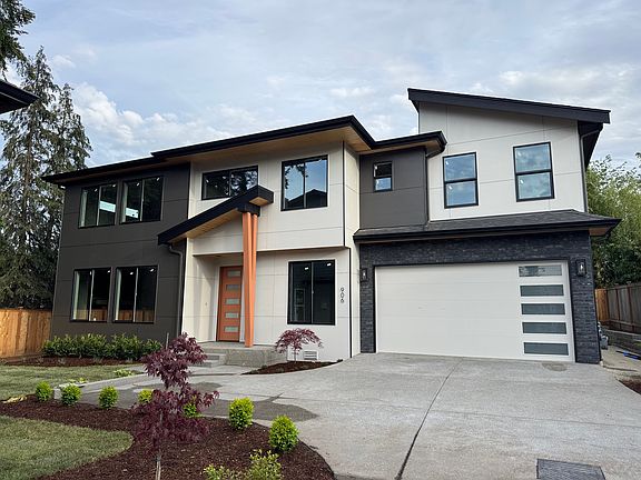 Large driveway with turnaround