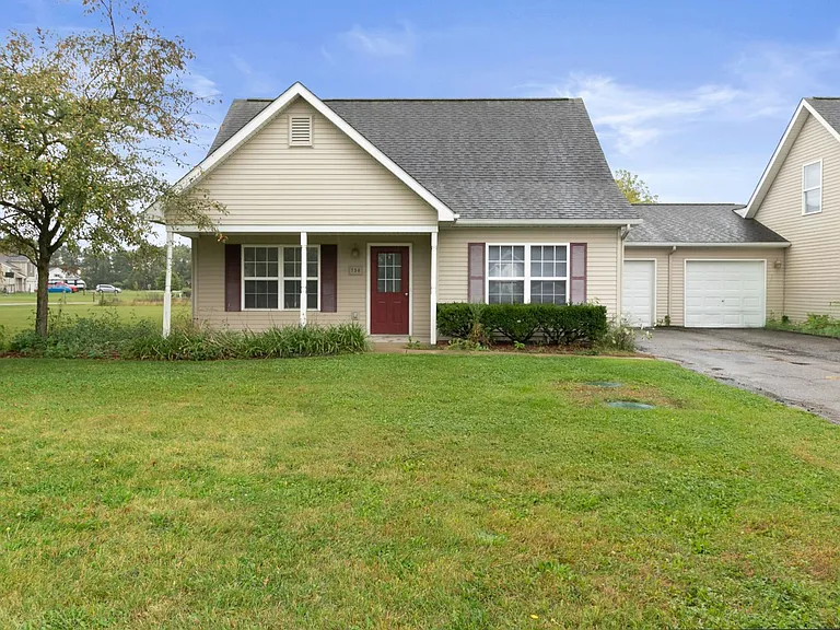 711 Cattail Ln — Photo 1