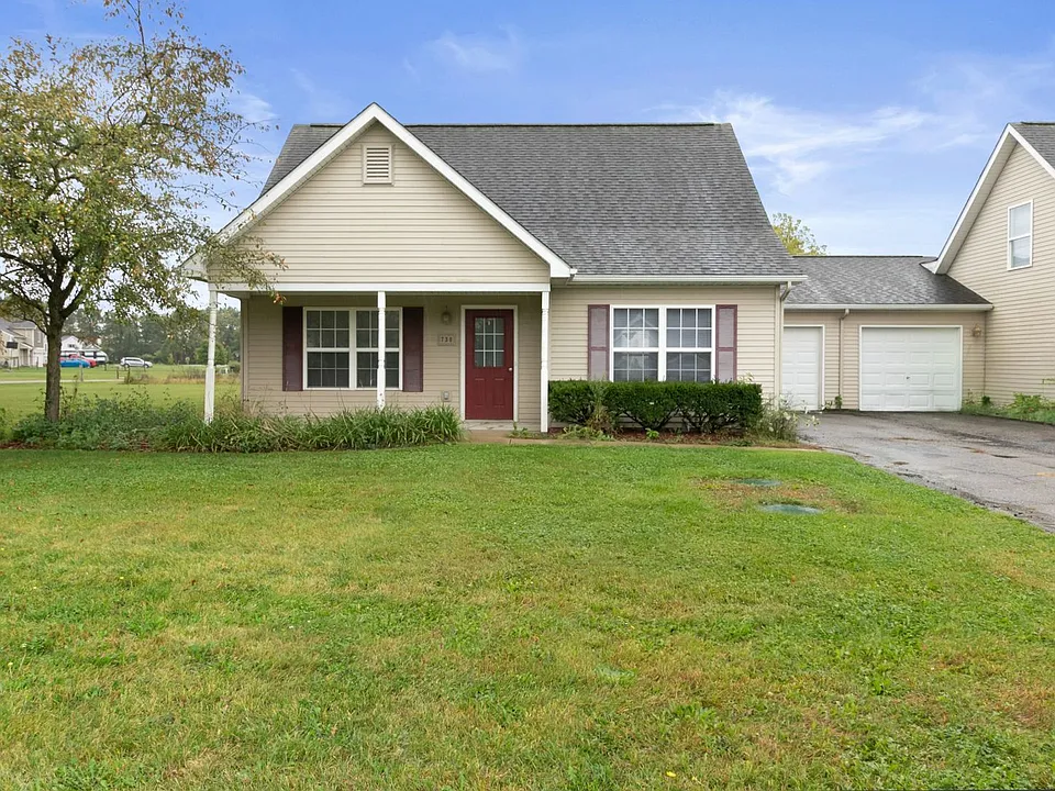 711 Cattail Ln