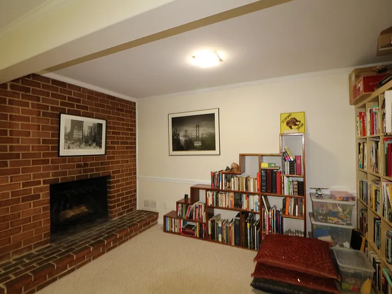 6703 Rannoch Rd — Photo 33