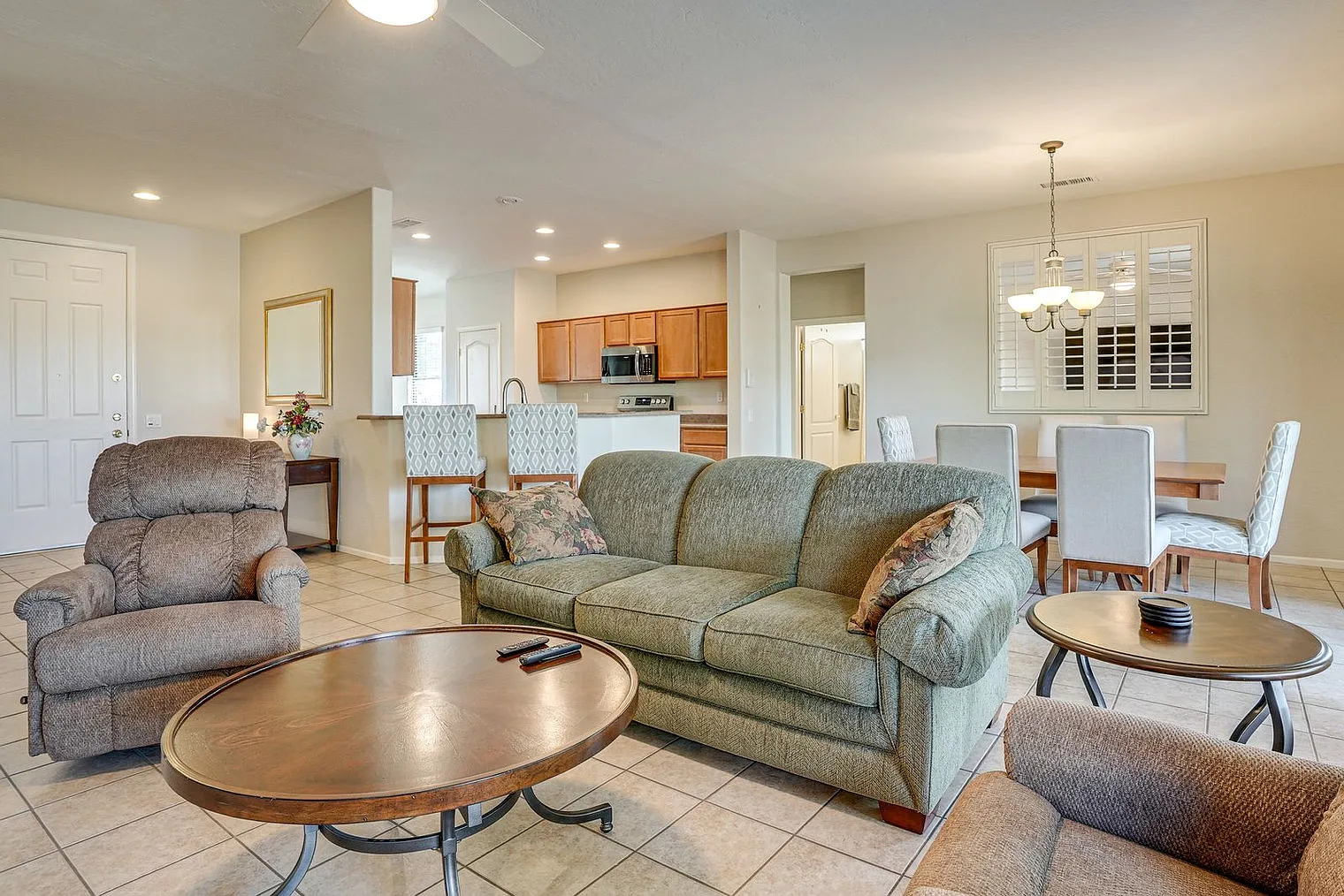 2 bed, 2.0 bath, 1894 sqft, $4,058 — Photo 2