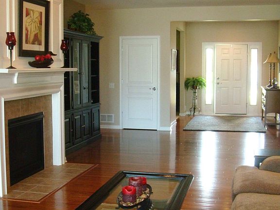 3rd image of 3728 Canton Cir