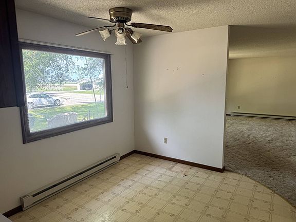 5th image of 228 Akin St