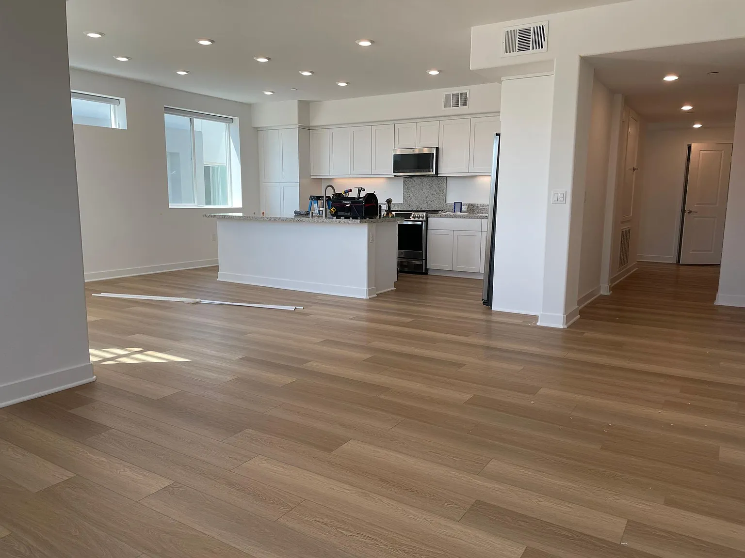 3 bed, 1698 sqft, $4,400 — Photo 2