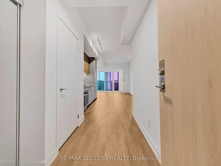 181 Sheppard Ave E #718 — Photo 4