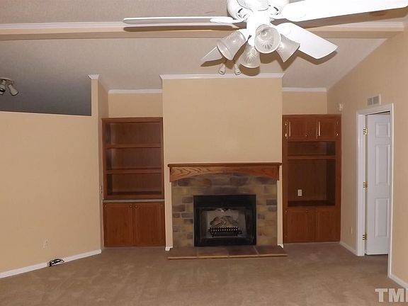 Built-in's, Gas Logs, Ceiling fan, Cathedral ceiling