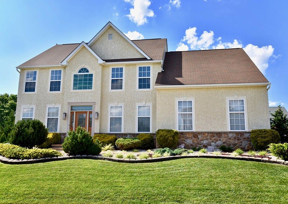 1st image of 1104 Longmeadow Dr