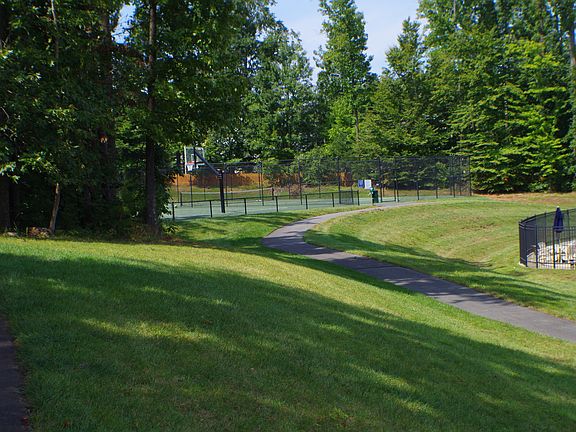 Tennis / Sport Courts