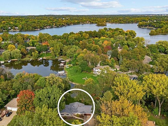 3rd image of 230 Maple Island Rd