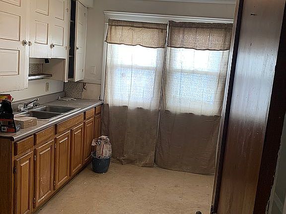 3rd image of 11514 Fairport Ave