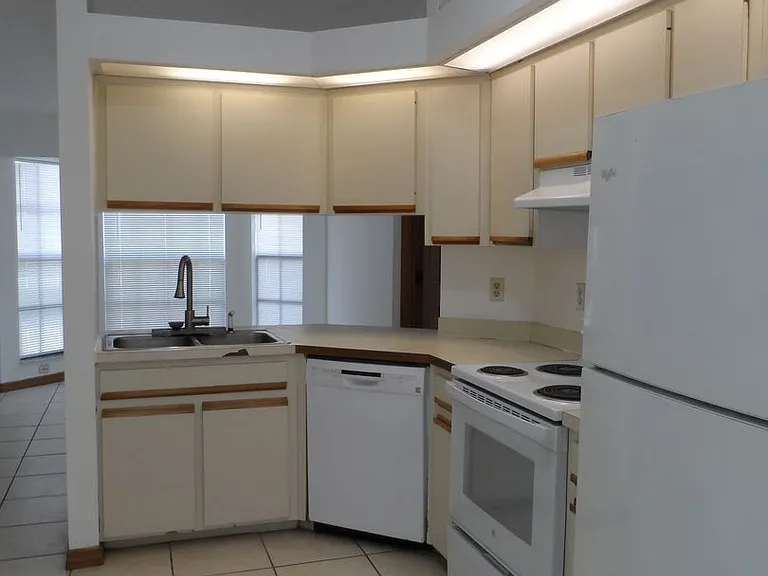 1820 Corolla Ct — Photo 9