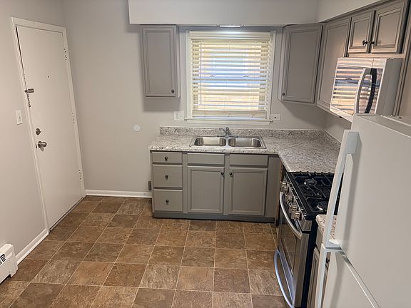 4th image of 18534 Wildwood Ave APT 1