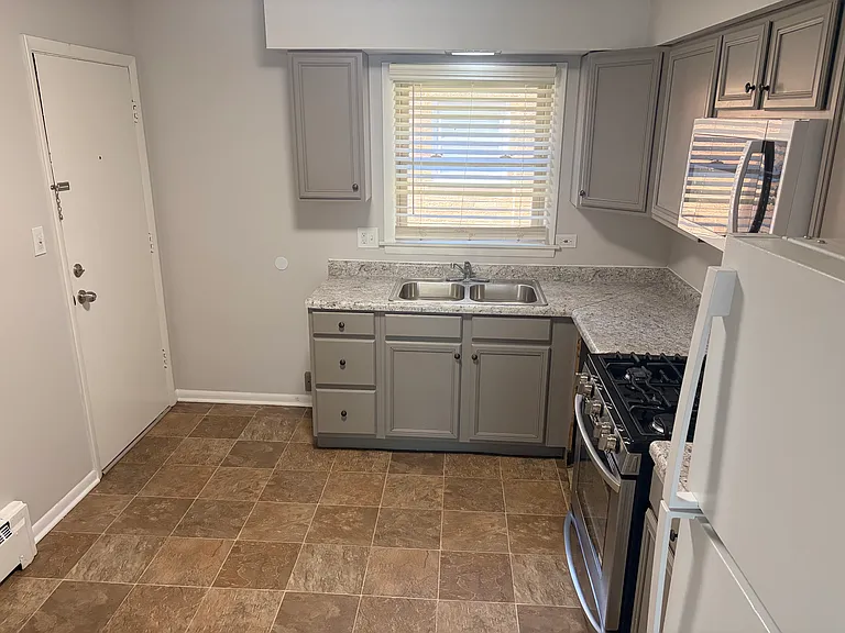 18534 Wildwood Ave #1 — Photo 4