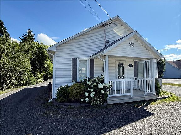 3rd image of 466 Main St