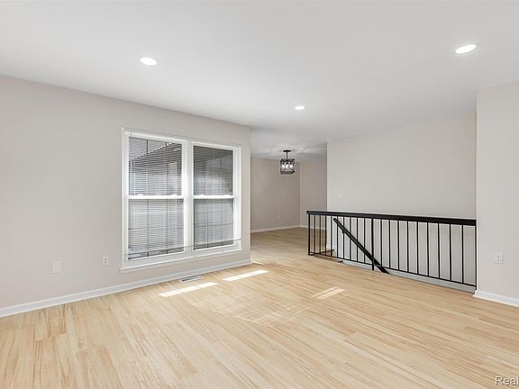 2nd image of 40526 Newport Dr