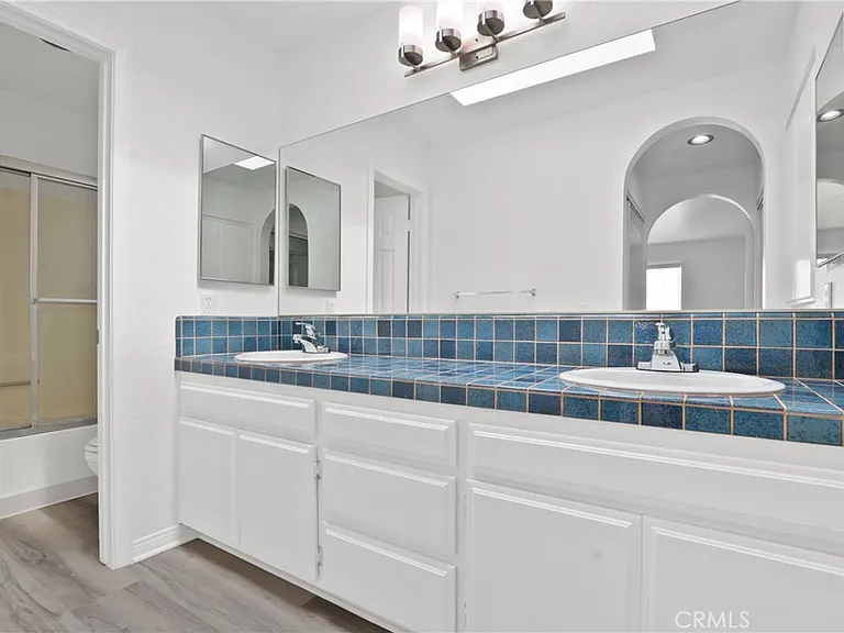 1052 Belmont Ave #B — Photo 11
