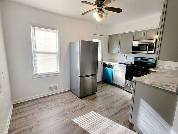 4th image of 139 Rockaway Ave