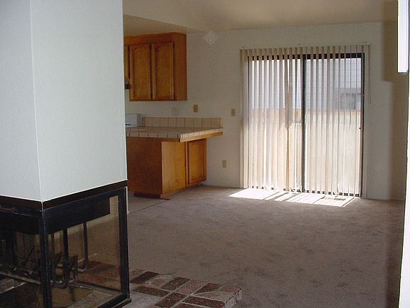 4th image of 300 Honeydew Dr