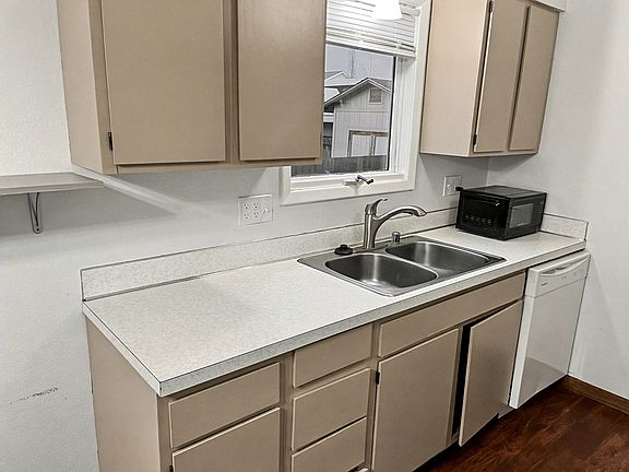 5th image of 4521 Cordova St #2