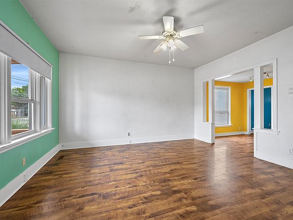 5th image of 403 Mackenzie Ave
