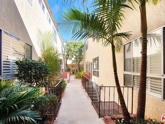 2nd image of 933 17th St Unit 8