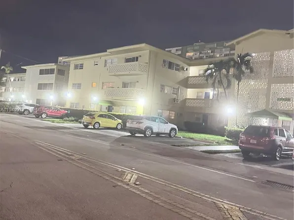 11930 NE 19th Dr APT 28, North Miami, FL 33181