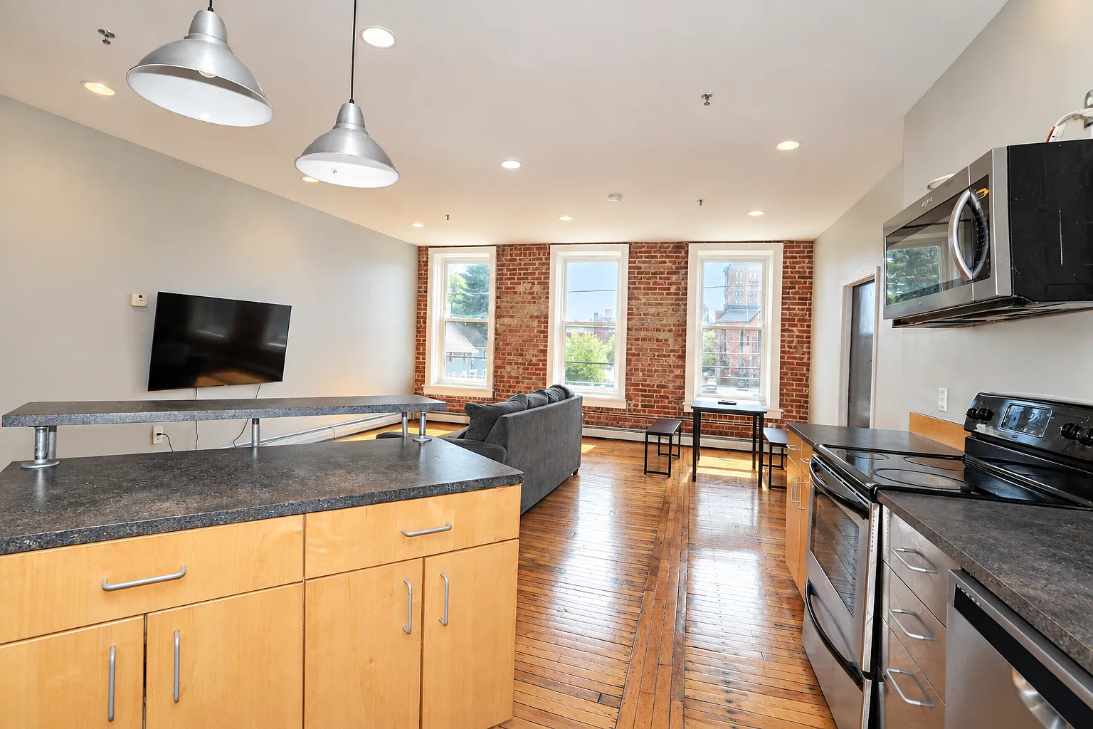 5 bed, 2985 sqft, $3,100 — Photo 4