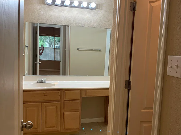 2044 Amur Dr — Photo 12