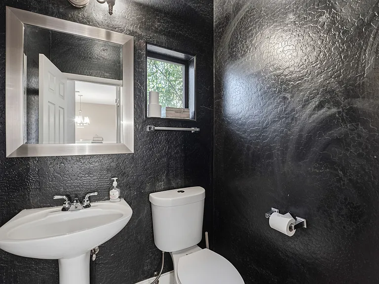 3446 E Fairview St — Photo 23