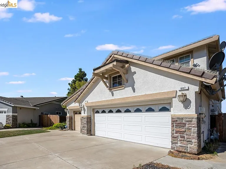 687 Flemish Ct — Photo 2