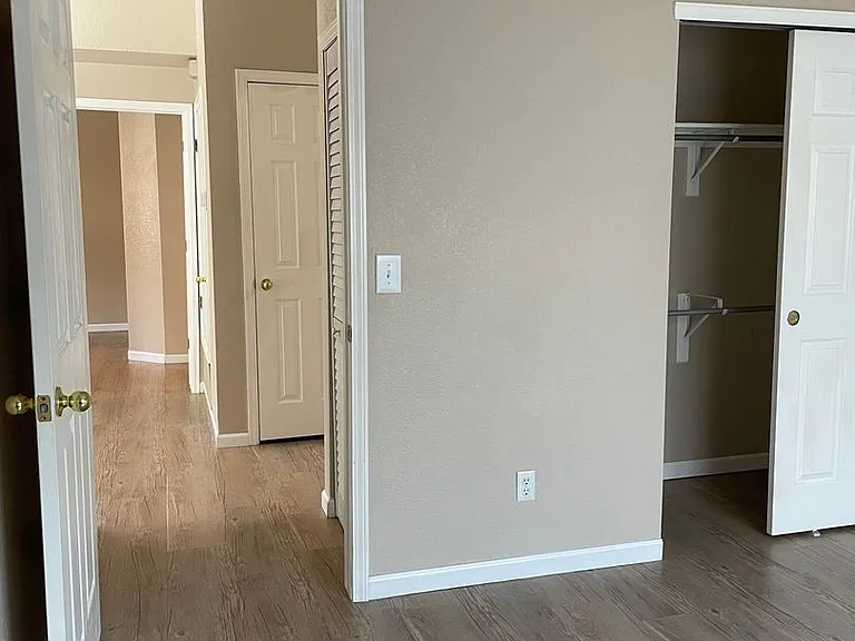 5225 White Willow Dr #J130 — Photo 17