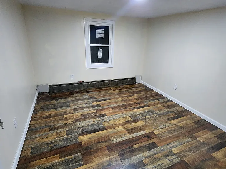 324 E Market St — Photo 7