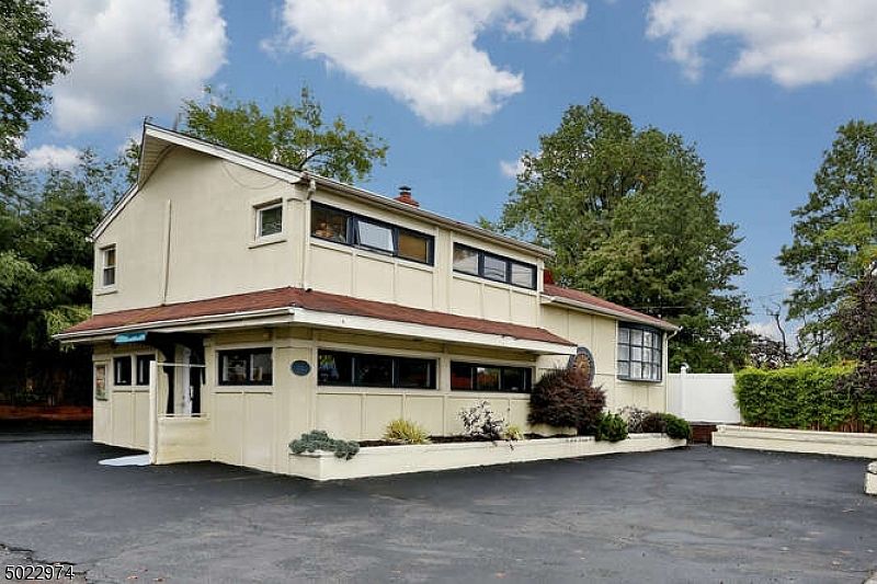 1st image of 234 McLean Blvd