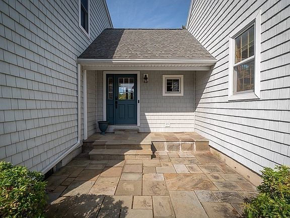 4th image of 44 Warren St