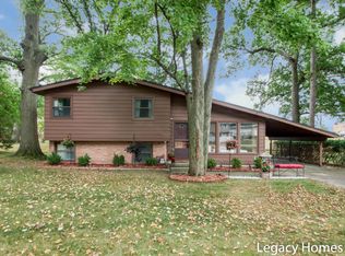 2320 Holliday Dr SW, Wyoming, MI 49519