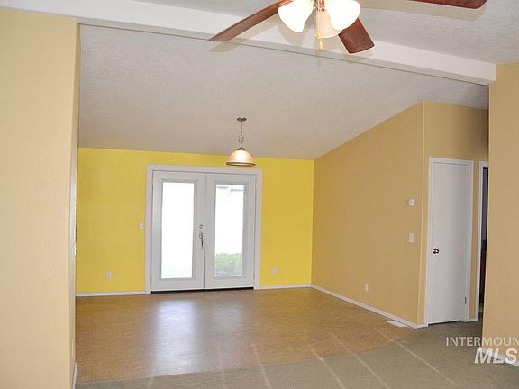 4th image of 861 E Freedom Ln