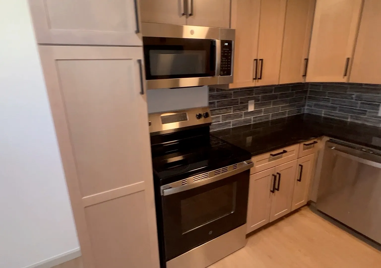 2 bed, 700 sqft, $1,050 — Photo 1