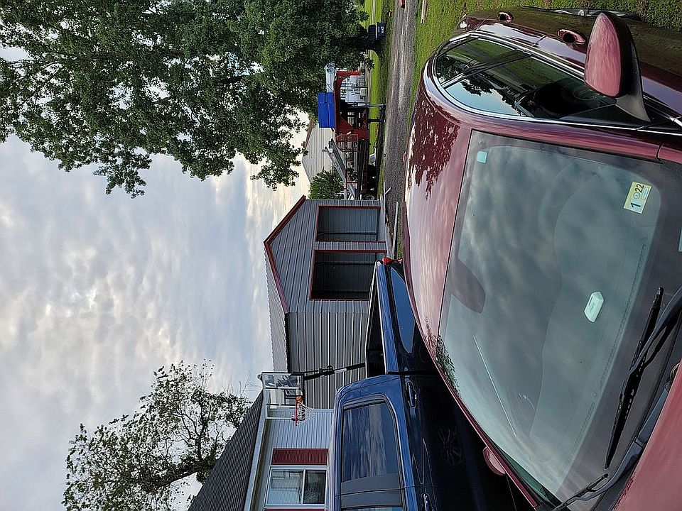 2nd image of 121 Byrd St