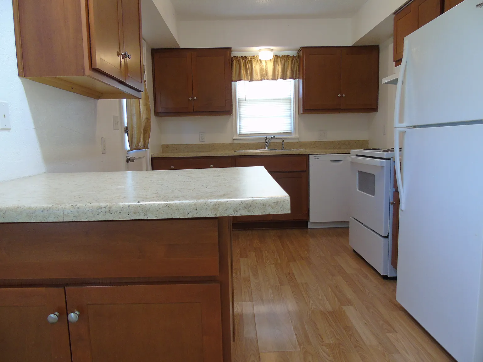 2 bed, 868 sqft, $1,000 — Photo 4