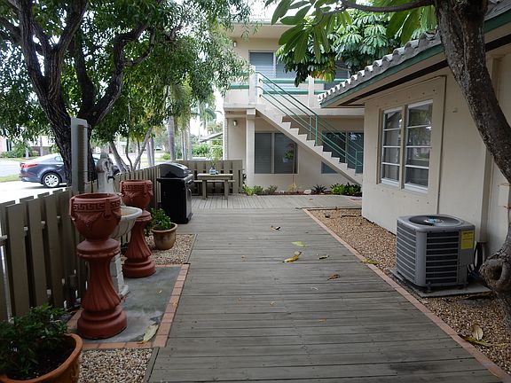 5th image of 2217 NE 2nd St APT 1