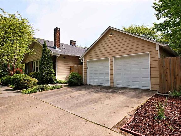4th image of 1931 Crump Ave