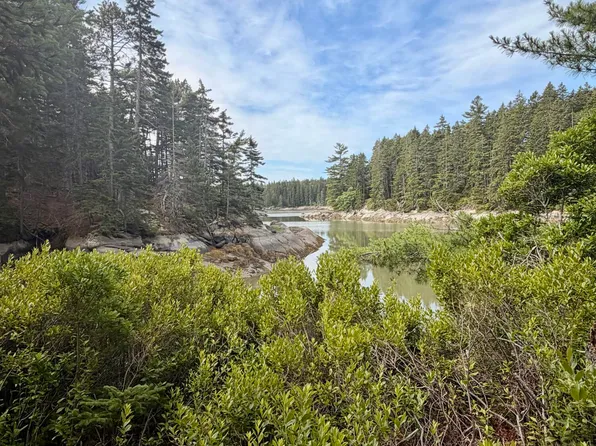 0 Young Road, Vinalhaven, ME 04863