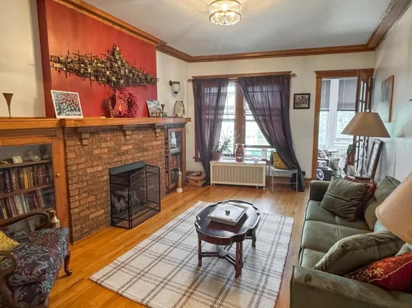 7658 N Sheridan Rd #3, Chicago, IL 60626