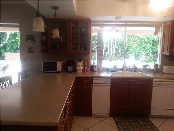 3rd image of 15800 Turnberry Dr
