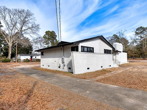 3rd image of 301 Stark St