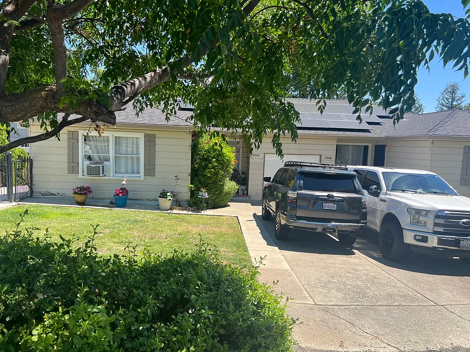2240 Overlook Dr