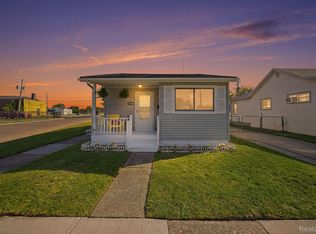 14890 Collinson Ave, Eastpointe, MI 48021